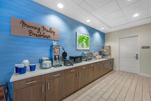 Free daily continental breakfast  - Sleep Inn & Suites Altoona North (Altoona)