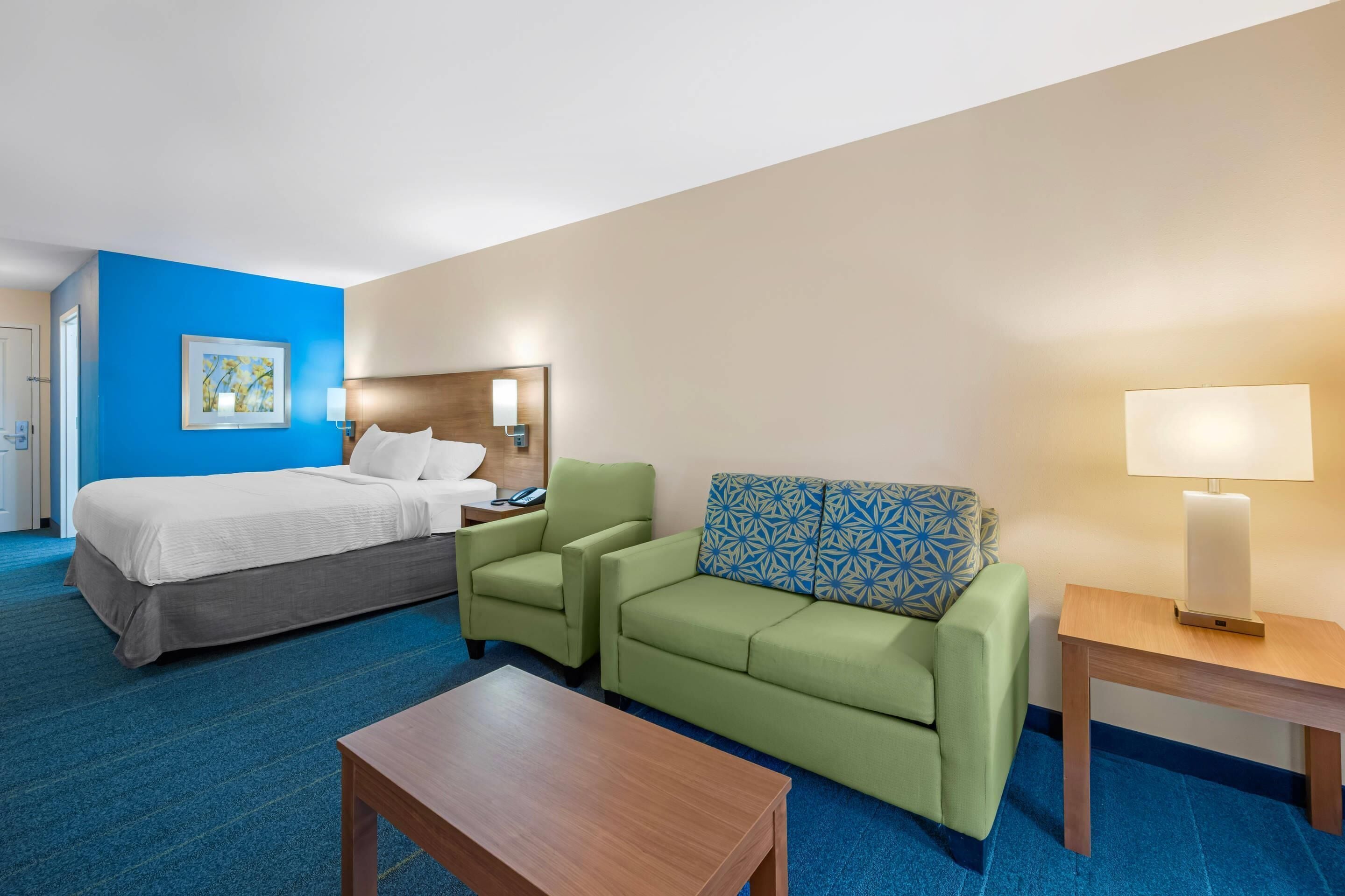 Suite, 1 King Bed with Sofa bed, Non Smoking