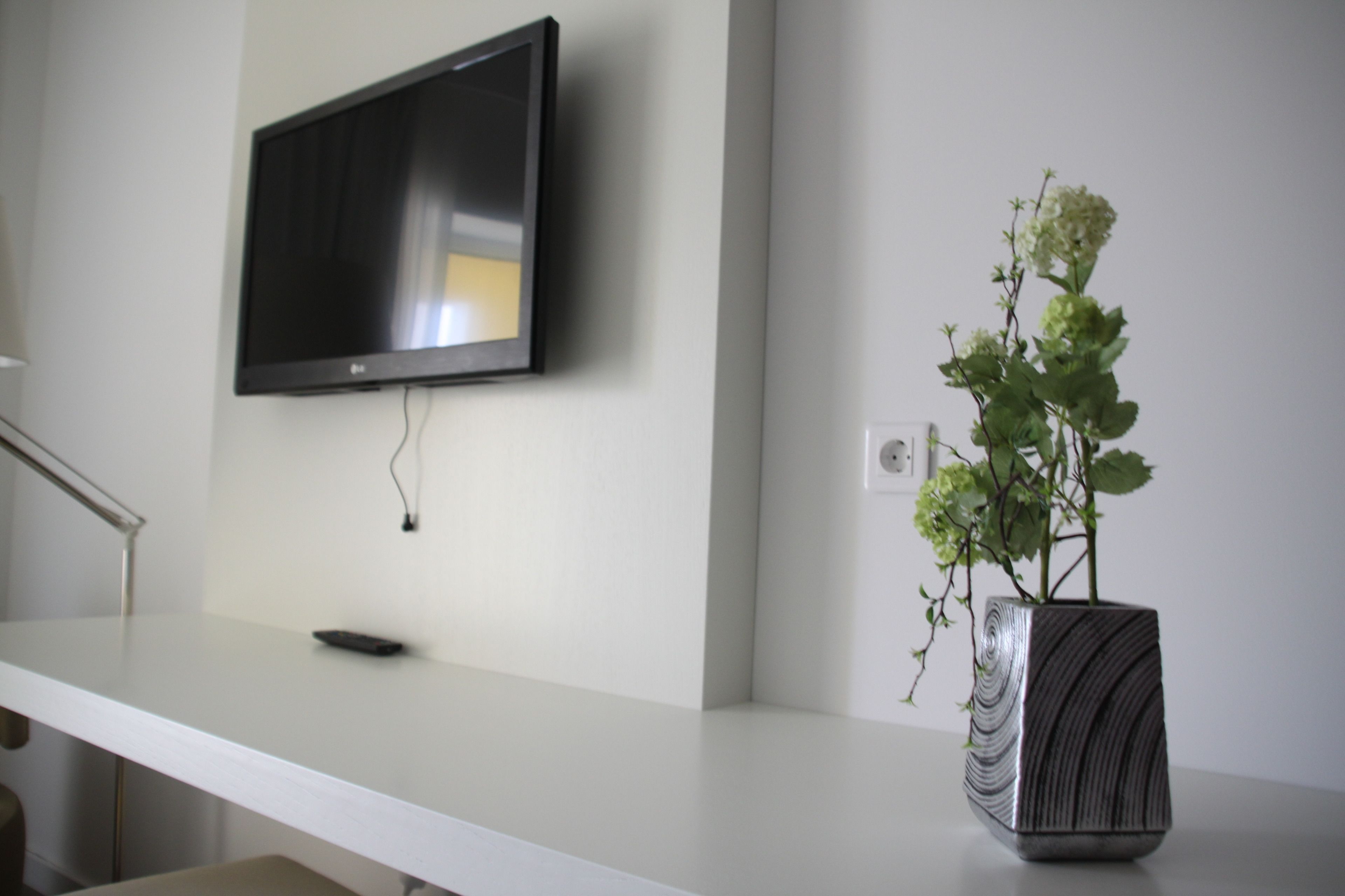 superior single room | in-room safe, individually decorated, soundproofing, free wifi