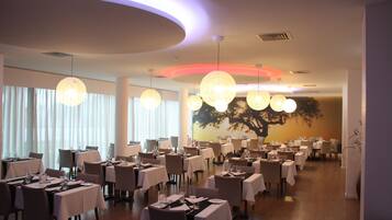 Free daily full breakfast