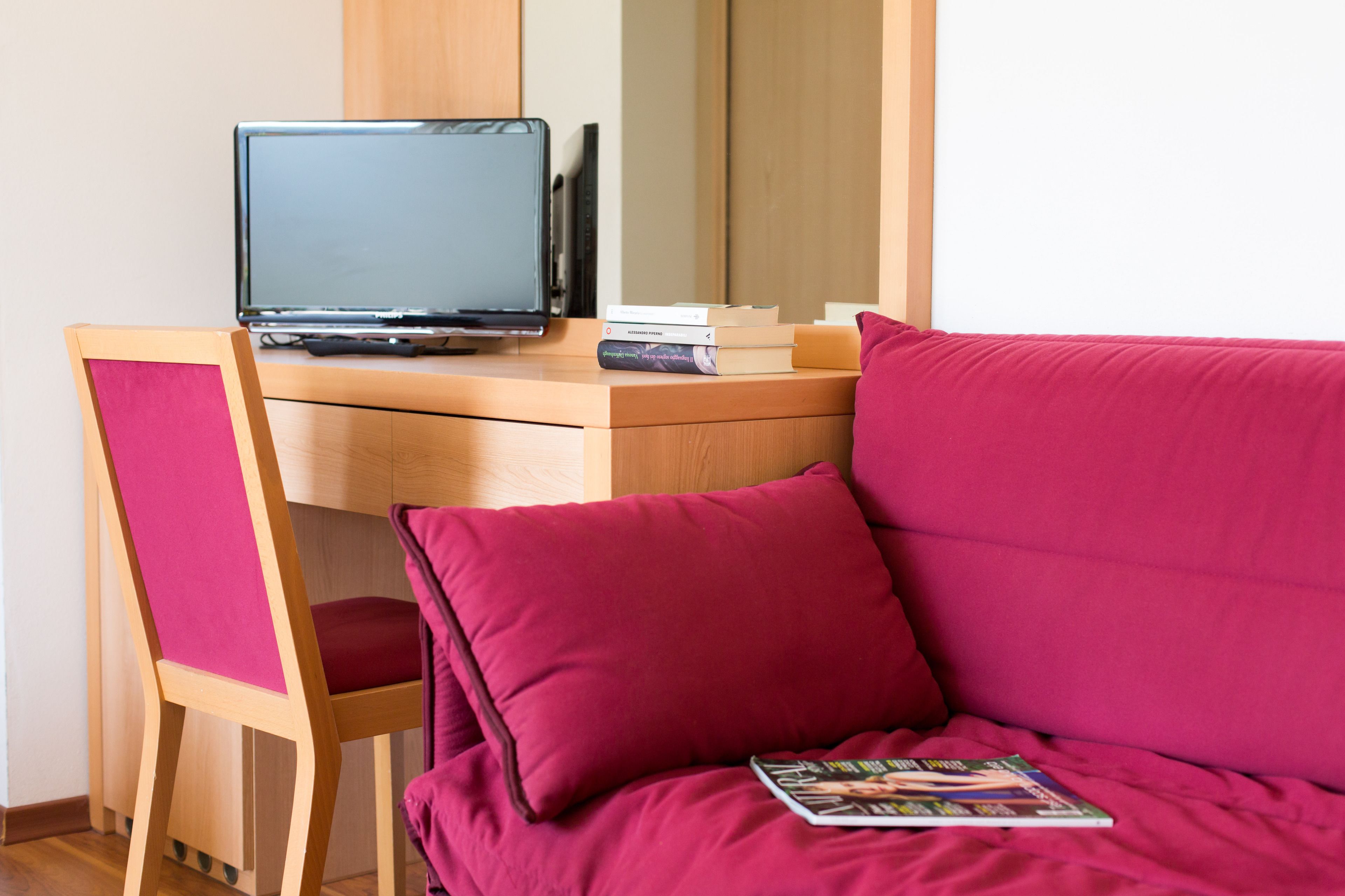 Hochwertige Bettwaren, Minibar, Zimmersafe, Schreibtisch