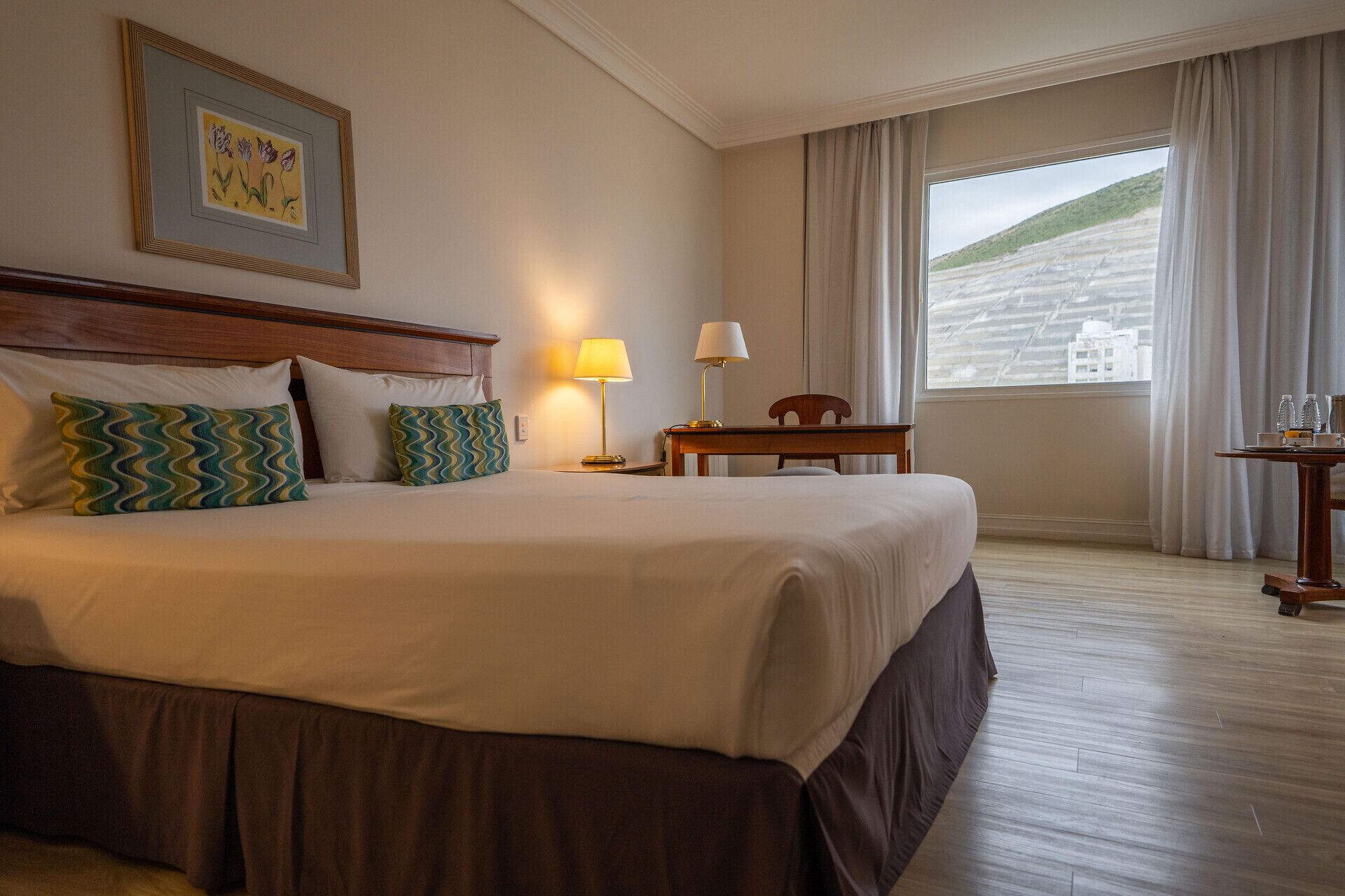 Sengetøy av topp kvalitet, dundyner, senger med overmadrass og minibar