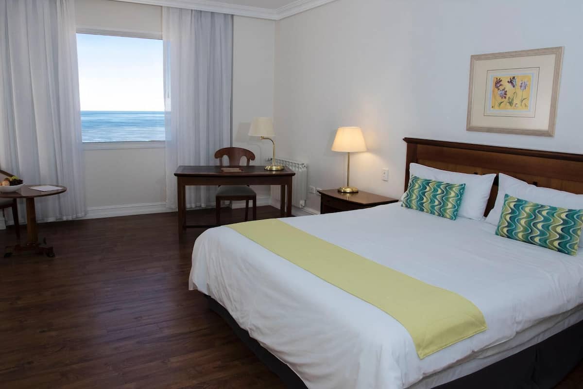 Hochwertige Bettwaren, Daunenbettdecken, Pillowtop-Betten, Minibar