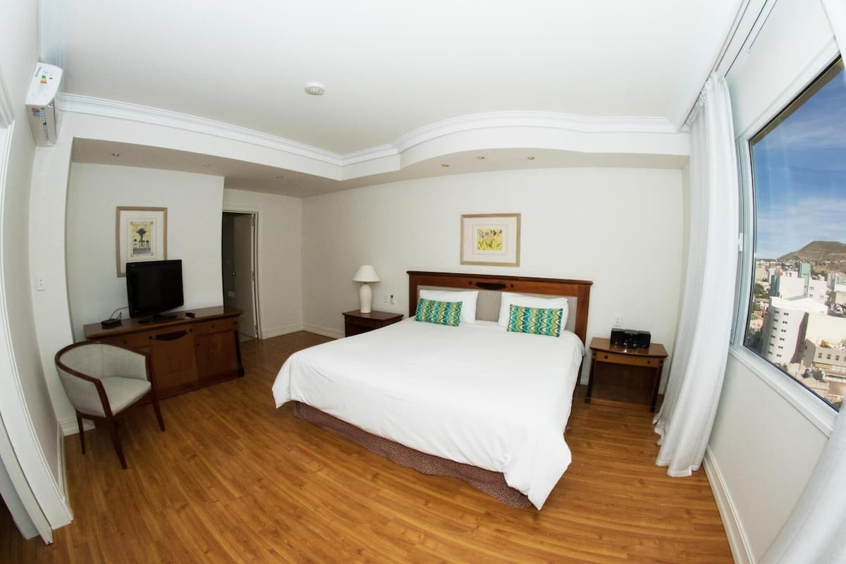 Premium bedding, down duvets, pillow-top beds, minibar