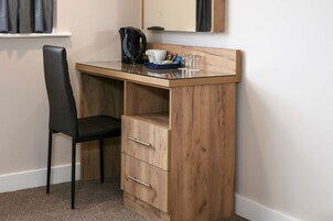 Superior Room, 1 King Bed, Accessible, Kitchenette (Walk-in Shower) | Room amenity