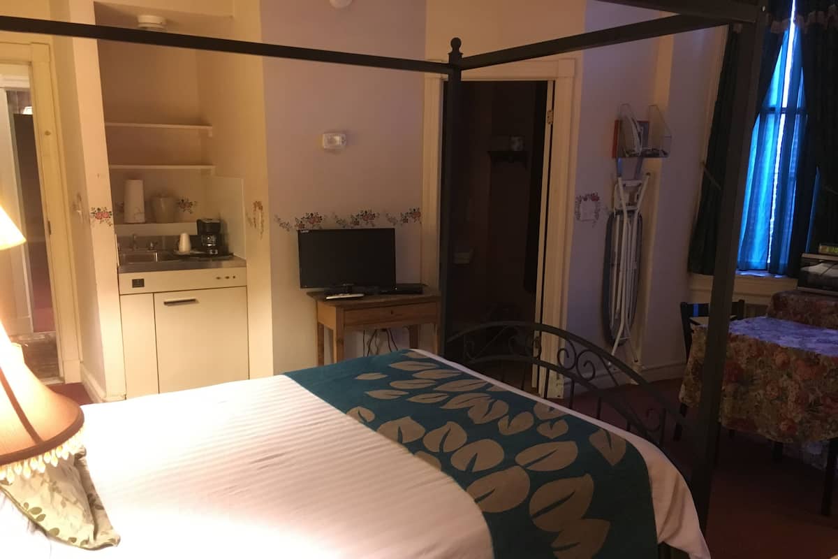 Standard Room | Iron/ironing board (on request), WiFi (free)