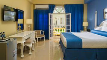 Monarch Garden View | Tabla de planchar con plancha, wifi gratis y ropa de cama