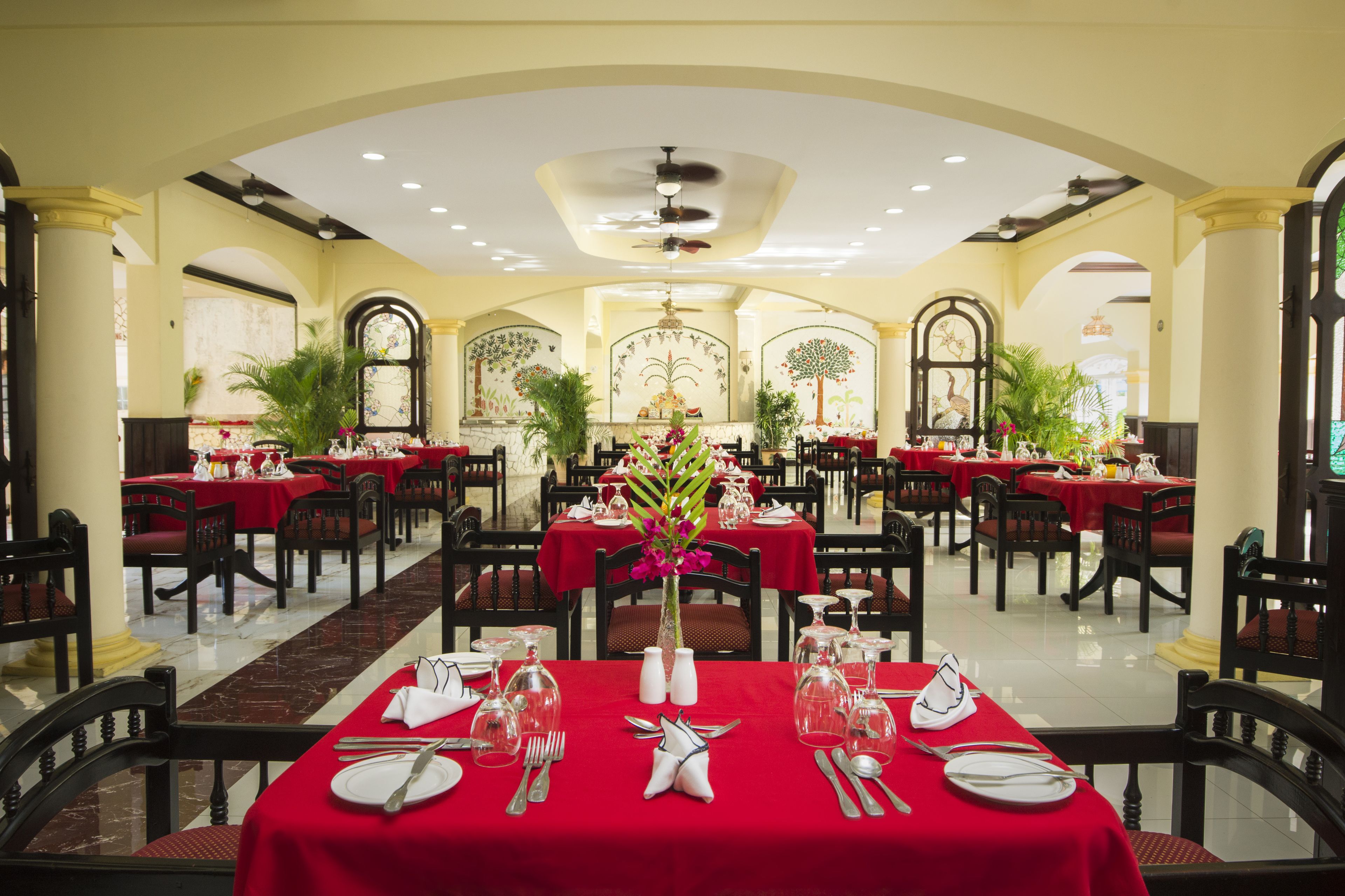 3 restaurants, breakfast, lunch, dinner served; international cuisine