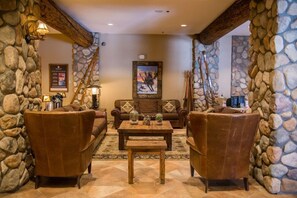 Interior - Grand Lodge by Crested Butte Lodging (Crested Butte)