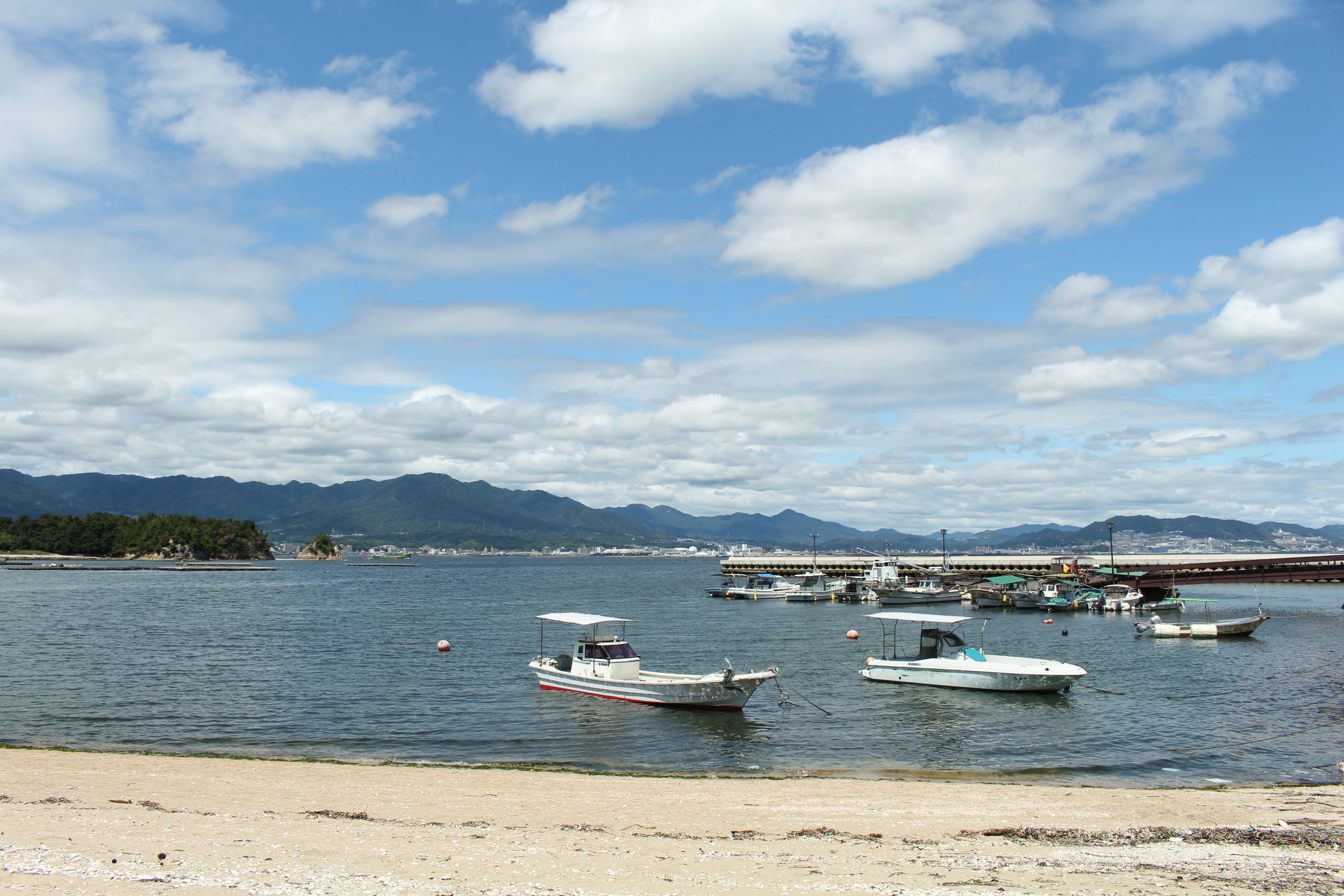 free beach shuttle, beach umbrellas, beach towels