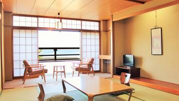 Daunenbettdecken, Minibar, Zimmersafe, Schreibtisch