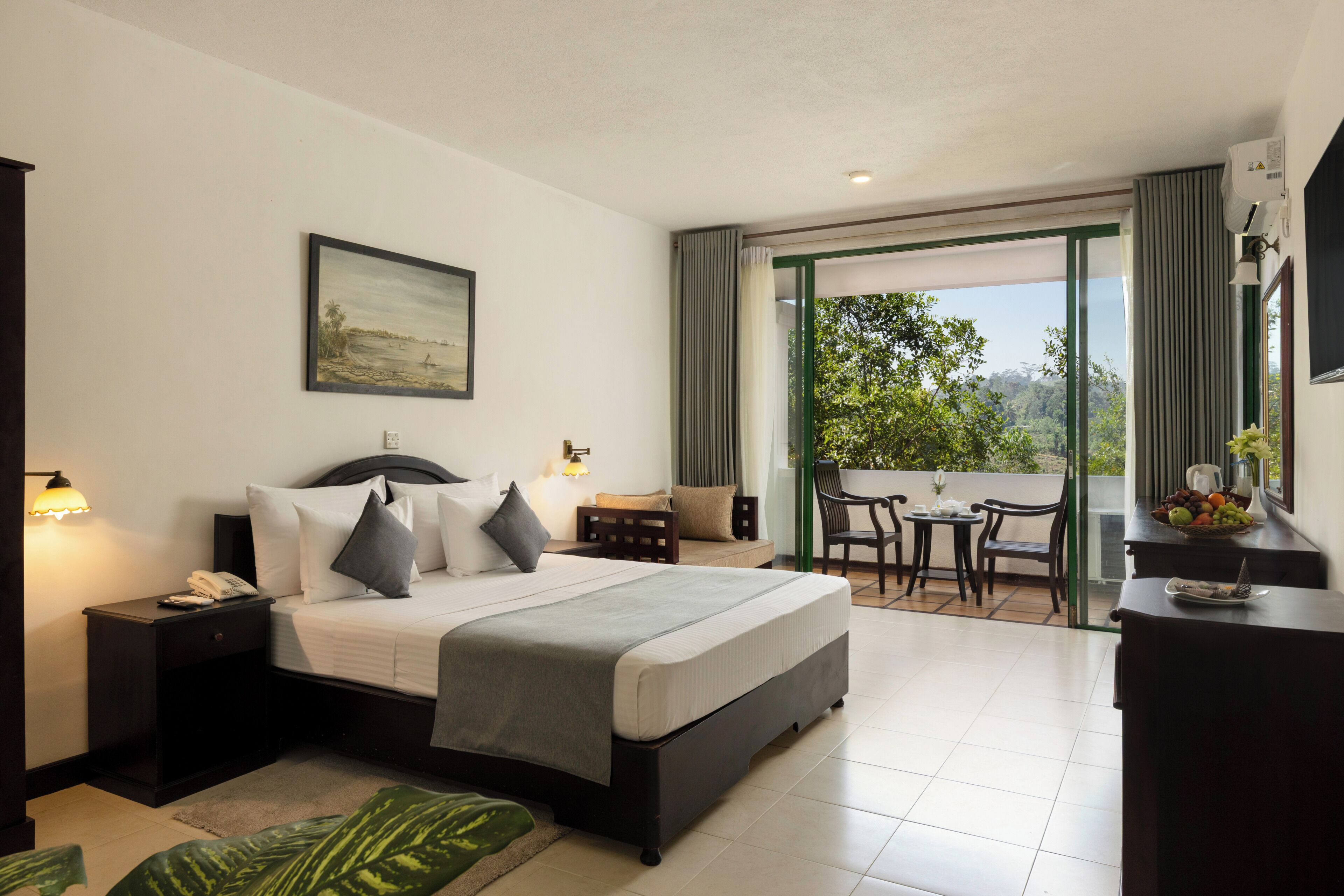 Deluxe Double Room, Mountain View | In-room safe, desk, blackout drapes, soundproofing