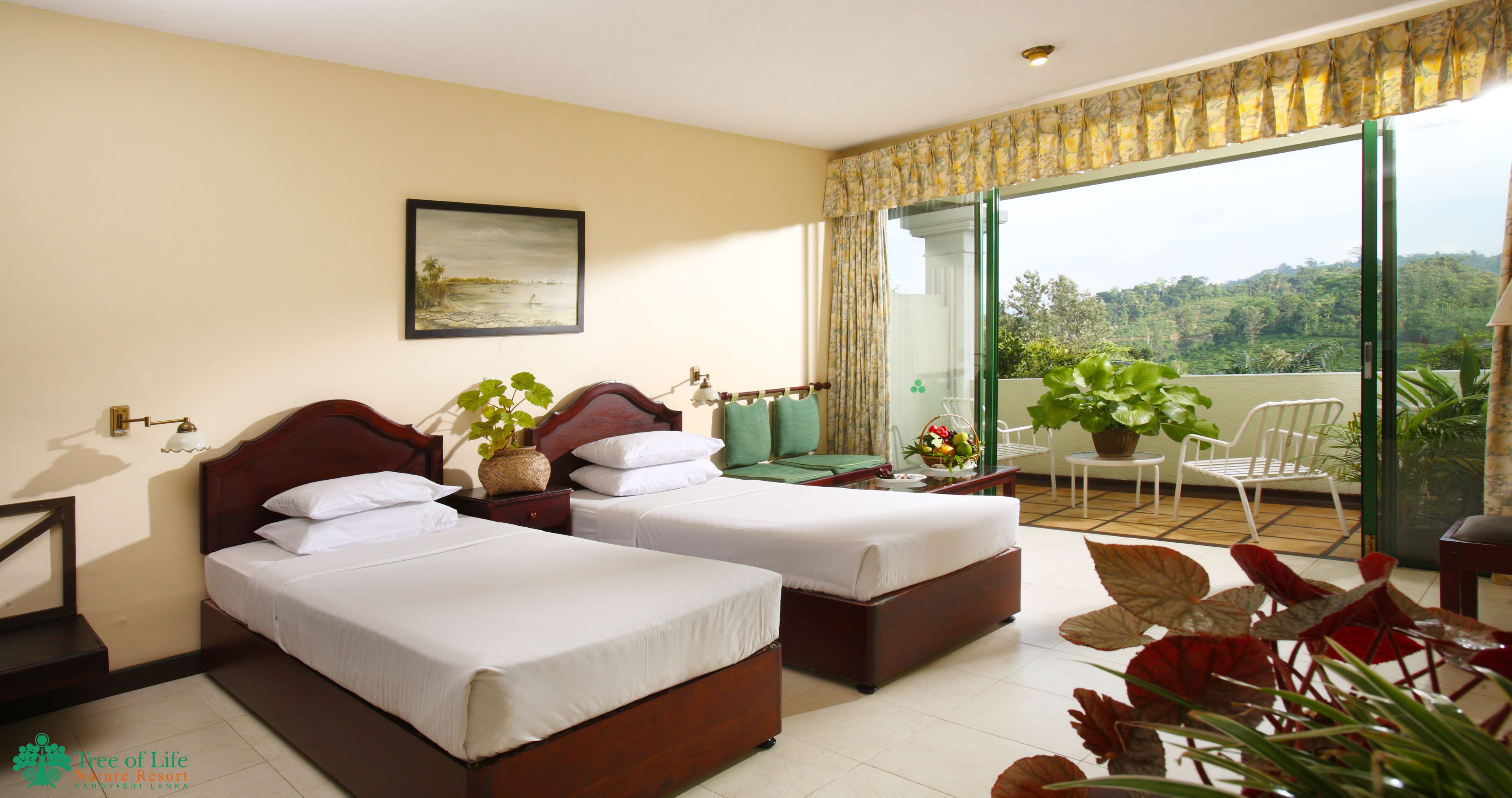 Habitación Deluxe | Caja de seguridad en la habitación, escritorio y cortinas blackout 