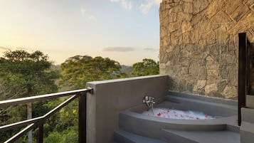Villa Room | Deep-soaking bathtub