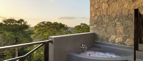 Villa Room | Deep-soaking bathtub