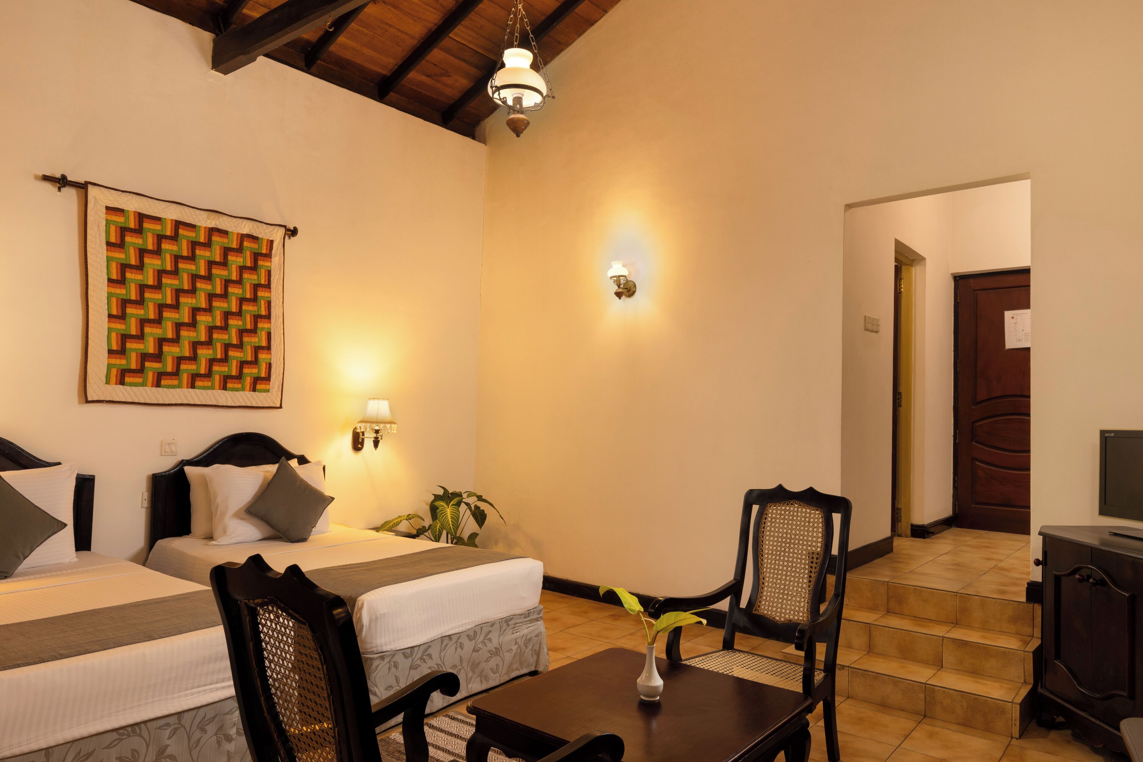 Deluxe Room | In-room safe, desk, blackout drapes, soundproofing
