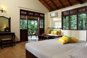 Deluxe Room | In-room safe, desk, blackout drapes, soundproofing - Tree of Life Nature Resort (Harispattuwa)