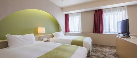 Desk, blackout curtains, free WiFi, bed sheets