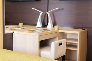 Superior Single Room Breakfast Included Non Smoking | Desk, blackout curtains, free WiFi, bed sheets - Shinjuku Washington Hotel Annex (Tokyo)