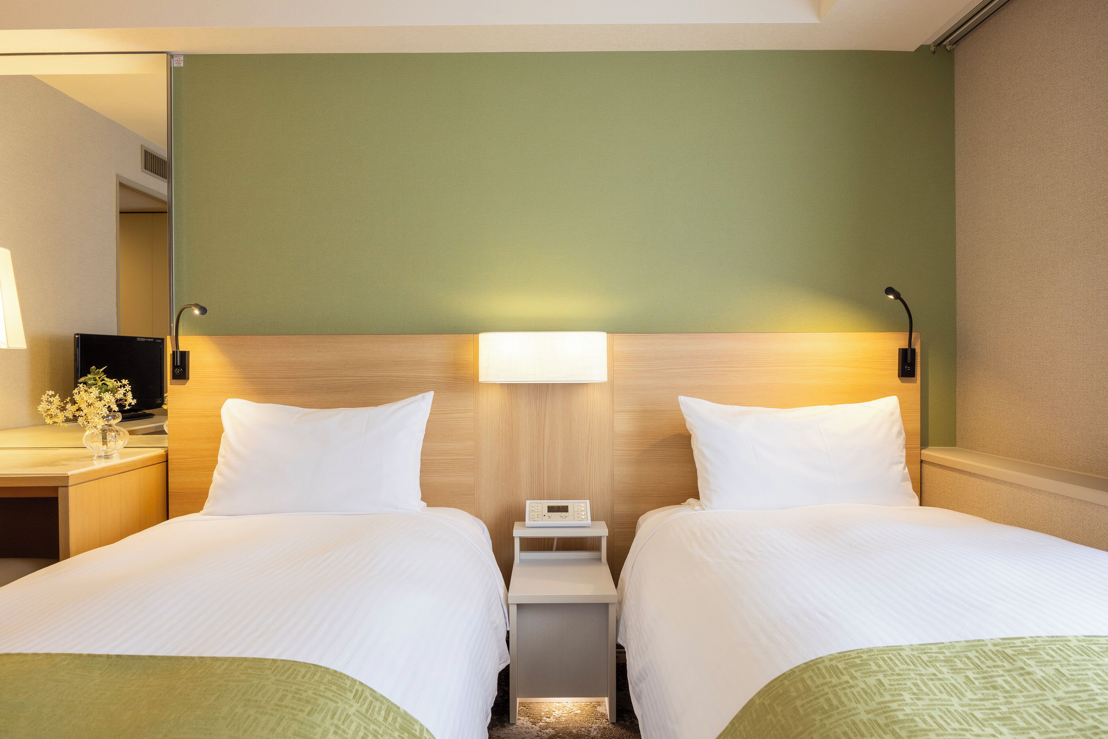 Escritorio, cortinas blackout, wifi gratis y ropa de cama 