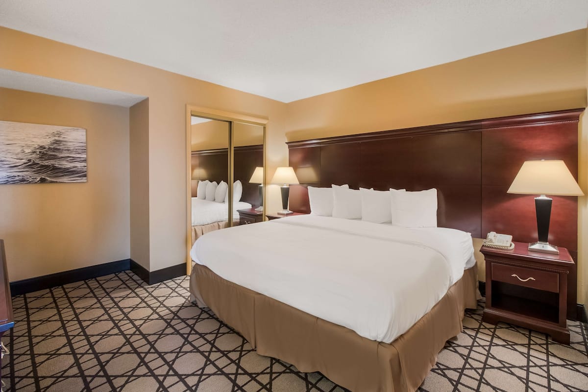 Desk, blackout drapes, iron/ironing board, free WiFi