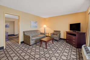 Suite, 1 King Bed, Non Smoking, Refrigerator & Microwave (Living Room) | Desk, blackout drapes, iron/ironing board, free WiFi - Best Western University Inn (Murray)