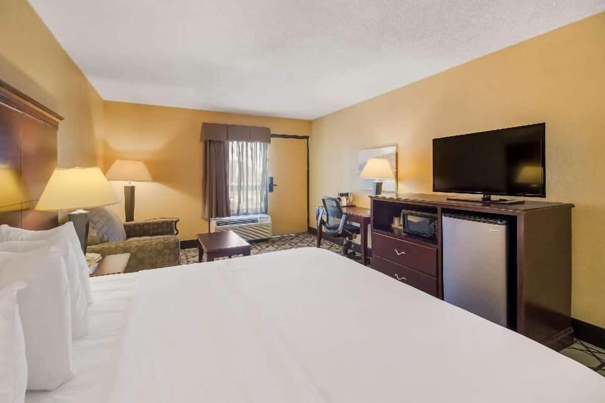 Desk, blackout curtains, iron/ironing board, free WiFi