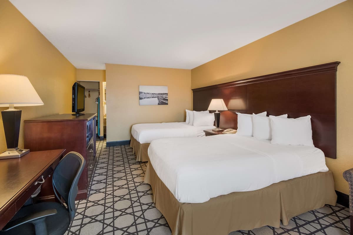 Desk, blackout drapes, iron/ironing board, free WiFi