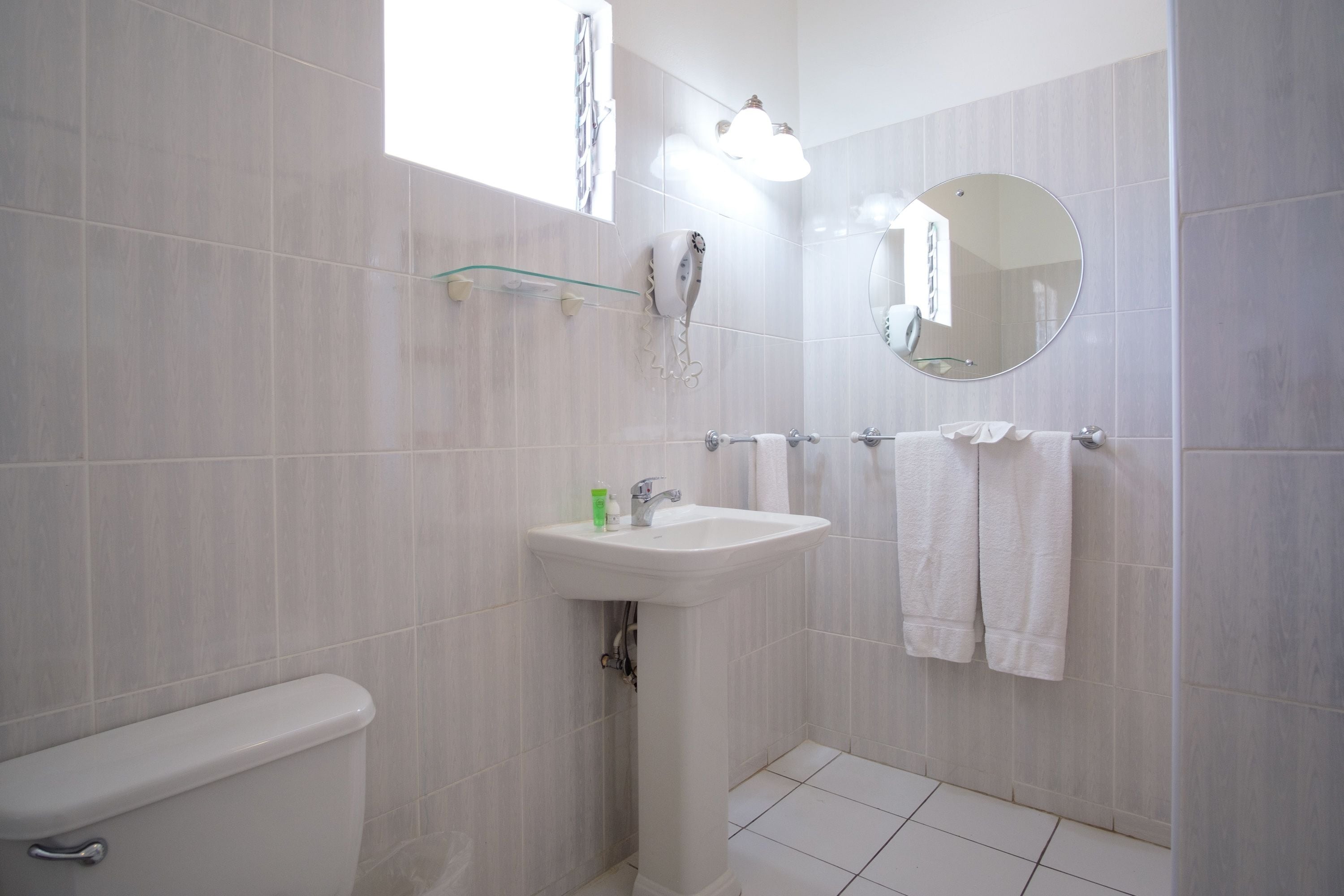 deluxe double room | bathroom | deep-soaking bathtub, free toiletries, towels