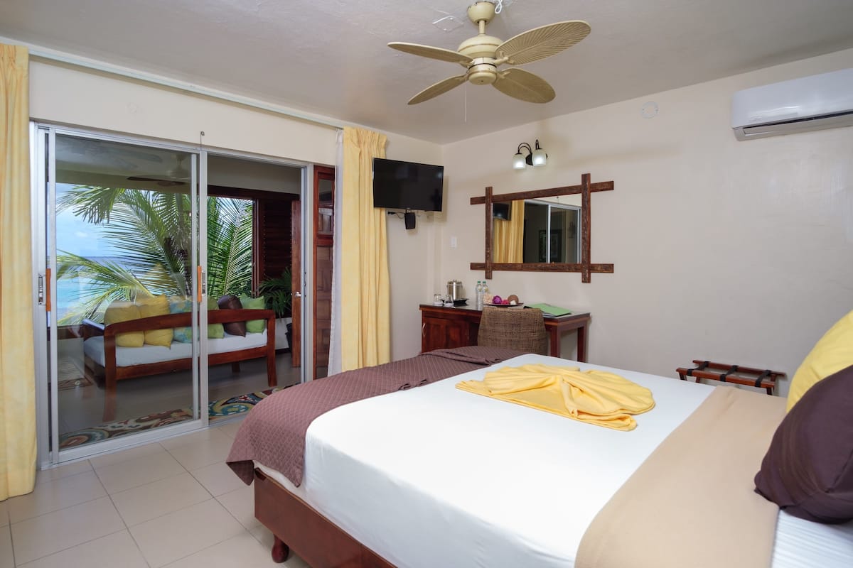 Junior Deluxe Suite (Ocean View) | In-room safe, individually decorated, individually furnished, desk