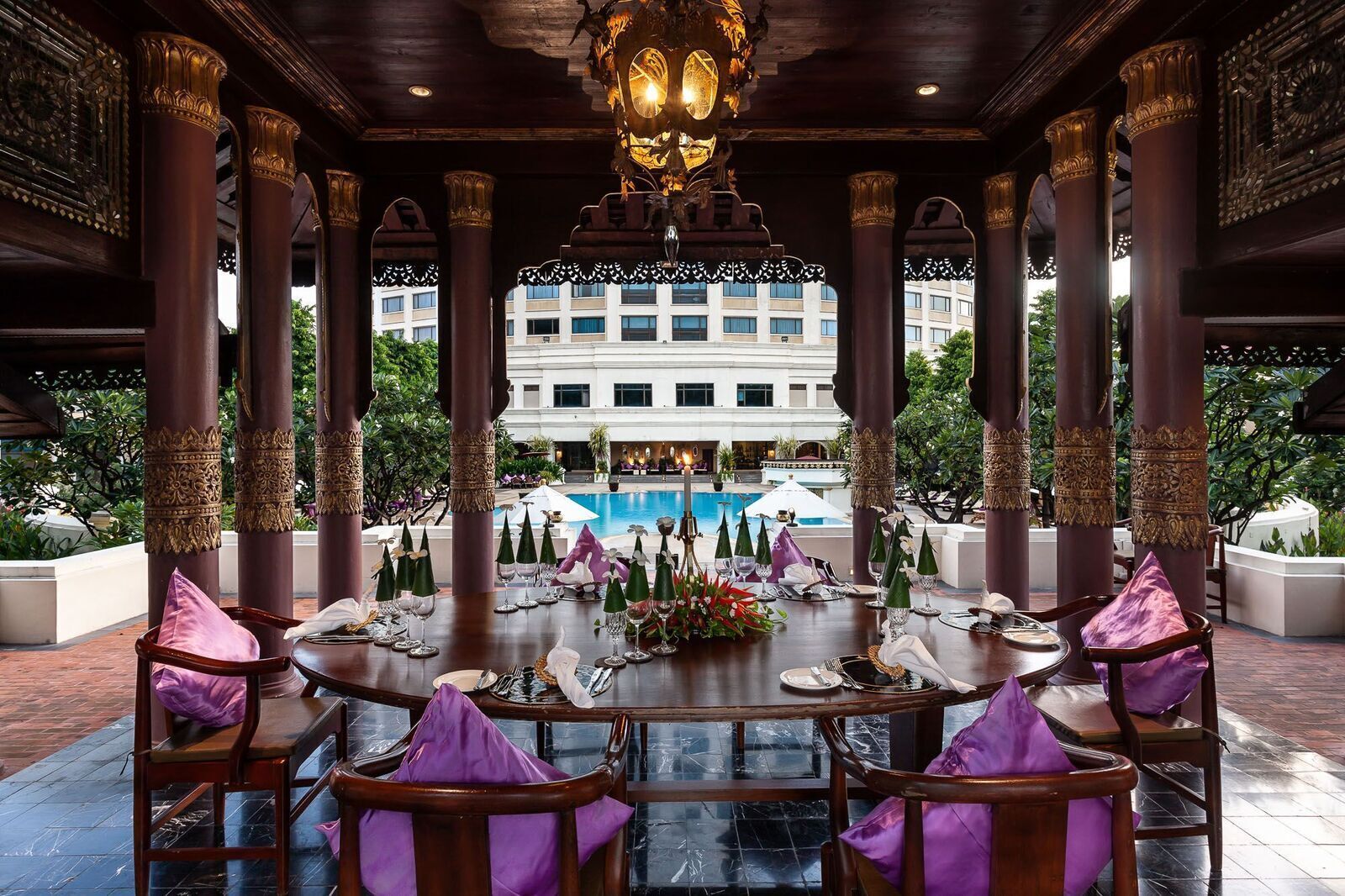 3 restaurants, breakfast, lunch, dinner served; chinese cuisine