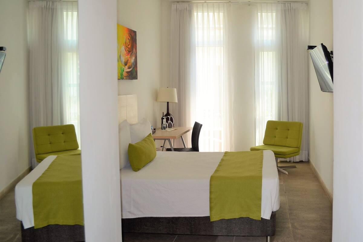 Standard Double Room | Minibar, in-room safe, blackout drapes, WiFi (free)