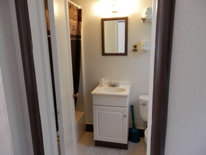 Artículos de higiene personal gratuitos, secador de pelo y toallas