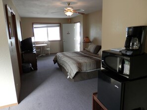 Caja fuerte, decoración individual, mobiliario individual y escritorio