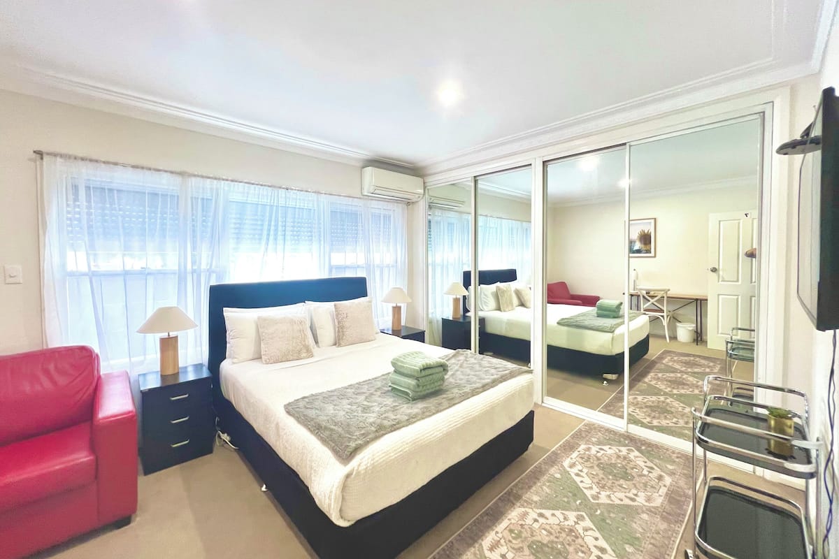 Premium Triple Room, 1 Queen Bed, Shared Bathroom