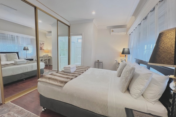 Deluxe Double Room with Private Bathroom | Premium bedding, pillowtop beds, laptop workspace, iron/ironing board