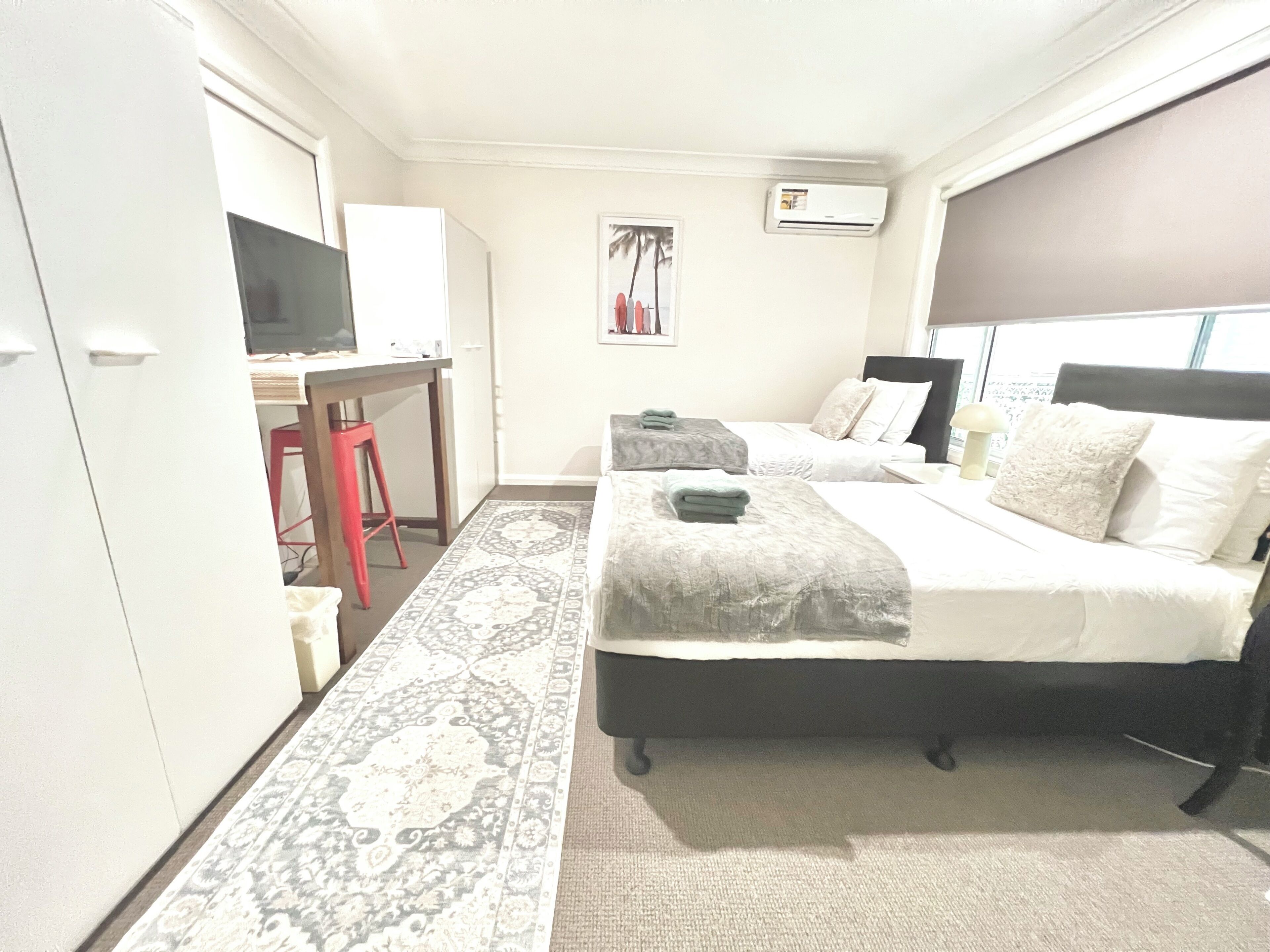 Habitación Deluxe con 2 camas individuales, baño compartido | Ropa de cama de alta calidad y colchones con acolchado adicional