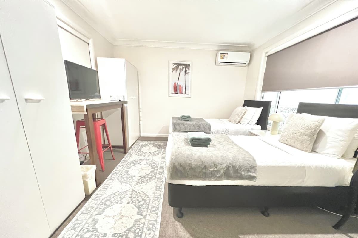 Deluxe Twin Room, Shared Bathroom