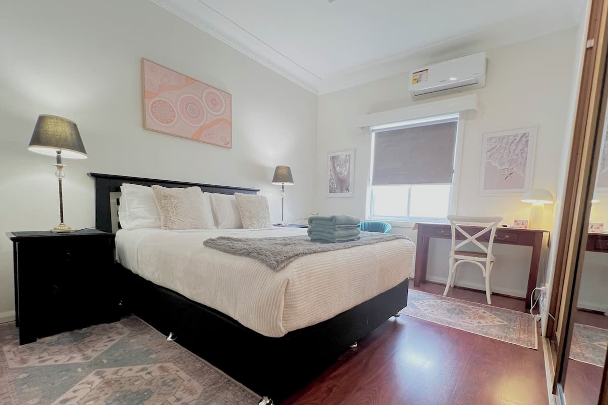 Quarto casal luxo, banheiro compartilhado | Roupas de cama premium, camas com colchões pillow-top