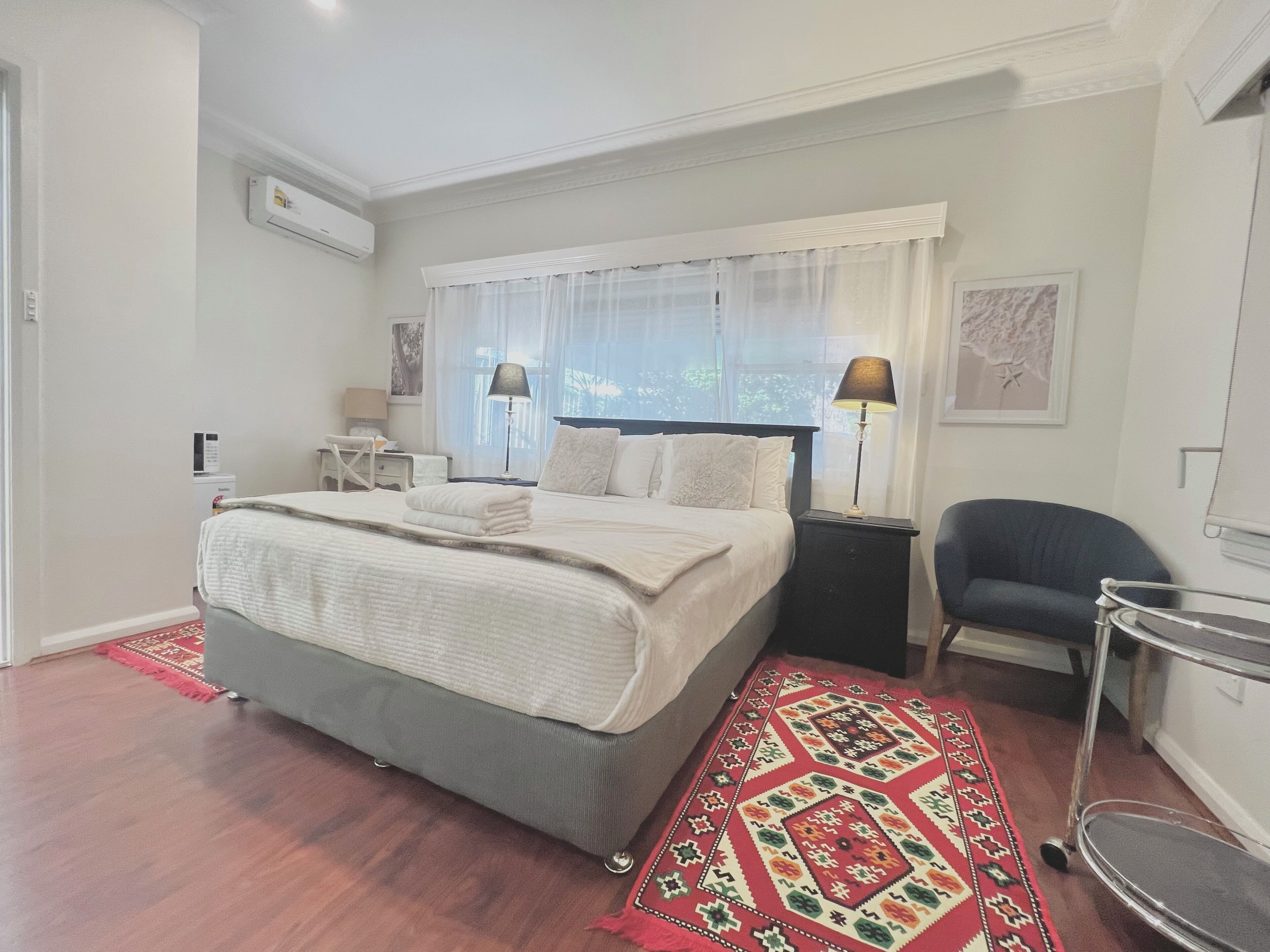 Deluxe tweepersoonskamer, privébadkamer | Luxe beddengoed, pillowtop-bedden, een laptopwerkplek