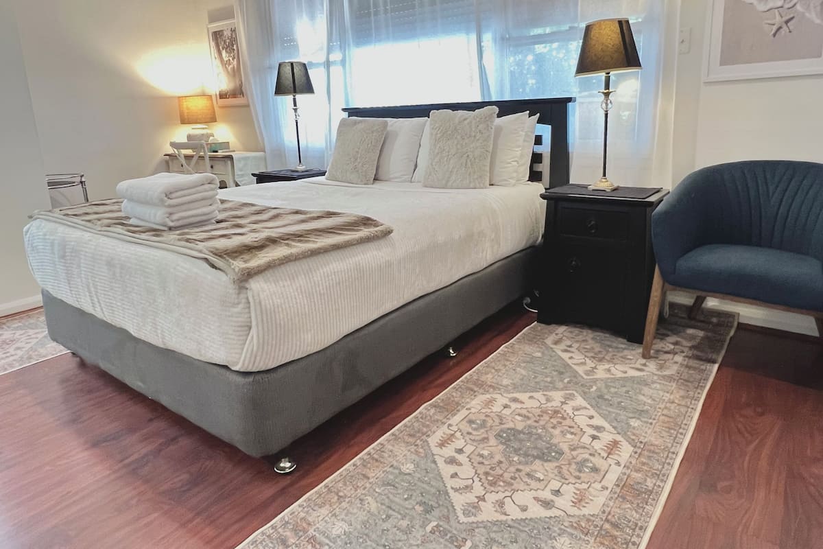 Chambre Deluxe double, salle de bain privée | Literie de qualité, lit avec matelas à plateau-coussin