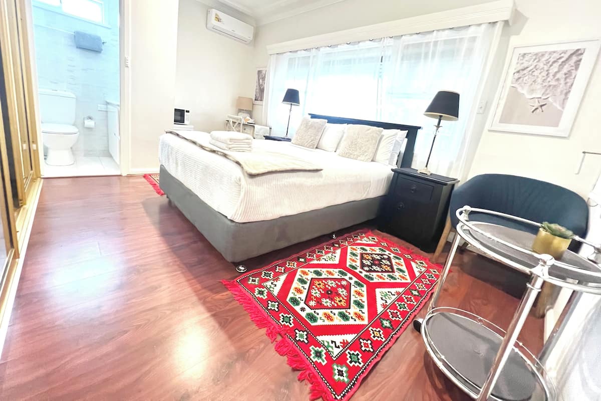 Deluxe Double Room with Private Bathroom