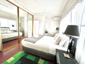 ห้องดีลักซ์ดับเบิล, ห้องน้ำส่วนตัว | 1 ห้องนอน, เครื่องนอนระดับพรีเมียม, เตียงพร้อมฟูกเสริมที่นอน