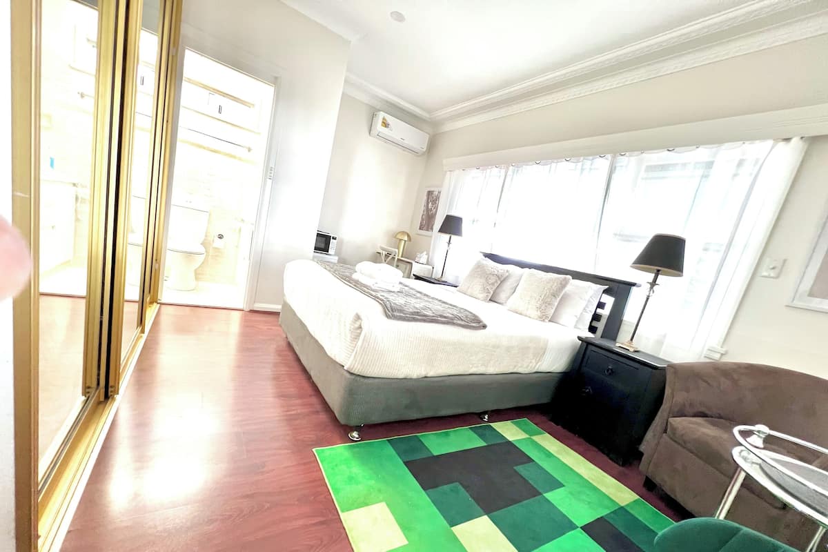 Deluxe Double Room with Private Bathroom