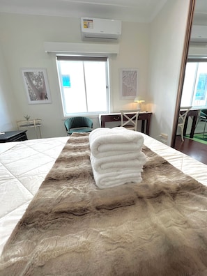 Quarto casal luxo, banheiro compartilhado | Roupas de cama premium, camas com colchões pillow-top