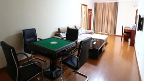 Suite Business | Servicio de comidas en la habitación