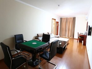 Business Suite | In-room dining