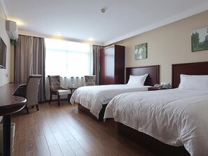Habitación Deluxe con 2 camas individuales | Cortinas blackout y wifi gratis 