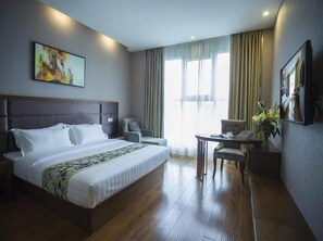 Blackout drapes, free WiFi