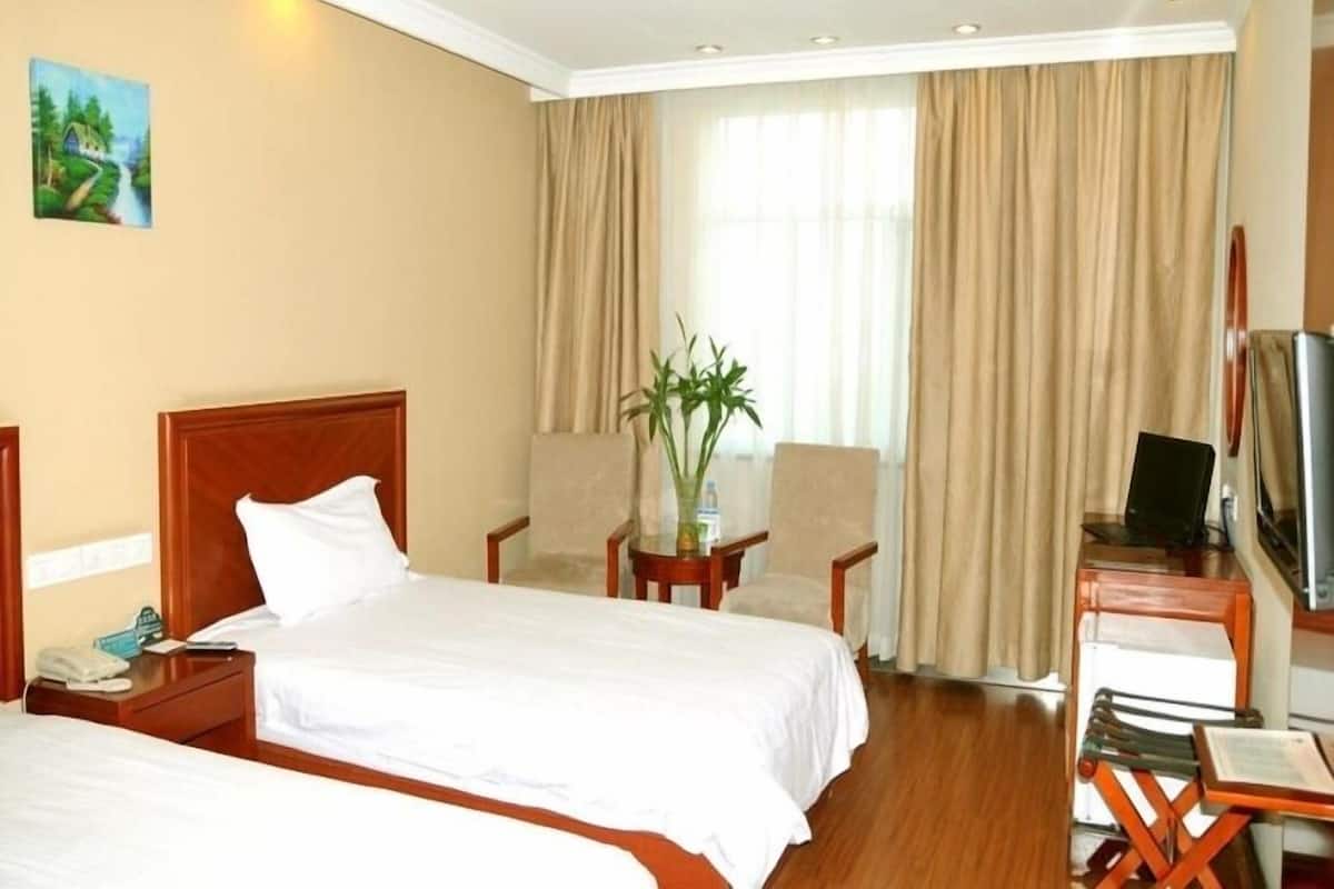Deluxe Twin Room | In-room safe, free WiFi